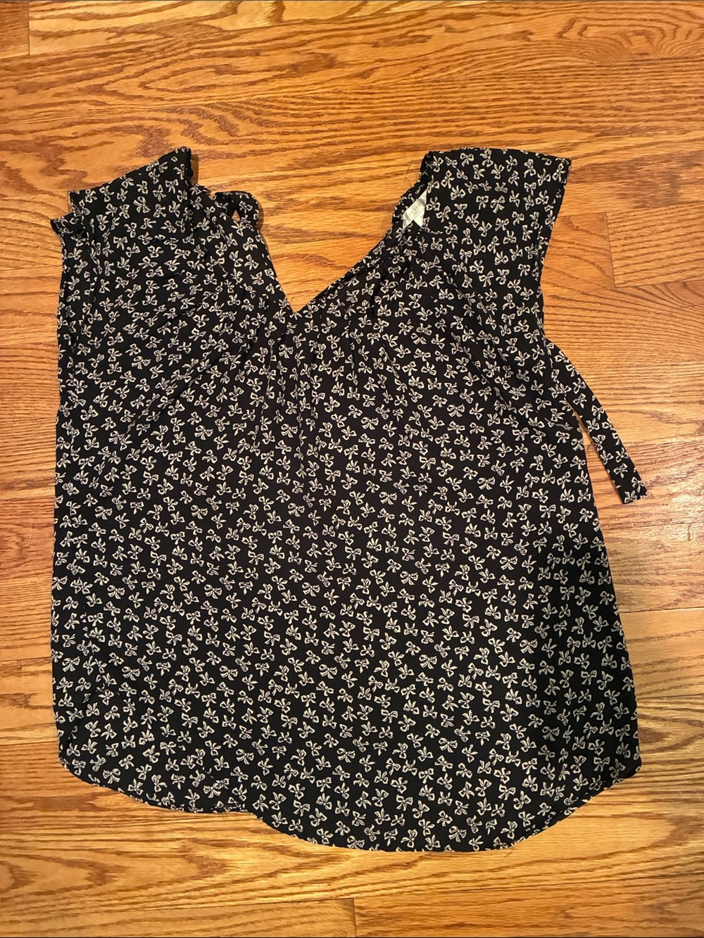 Women's Black Floral V-Neck Top Lauren Conrad size medium
